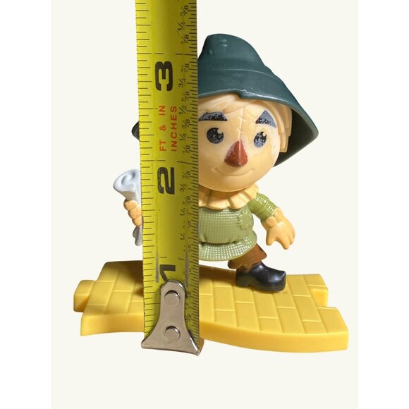 McDonald's Wizard Of Oz 75th Anniversary Scarecrow Figure With Yellow Brick Road - Picture 5 of 11